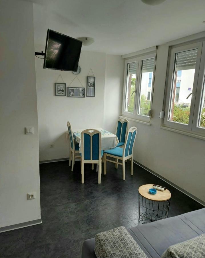 For 2 In Center Apartment *