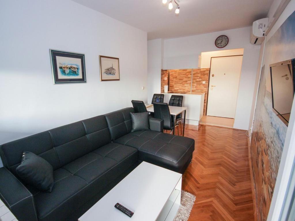 Marco Apartment Split