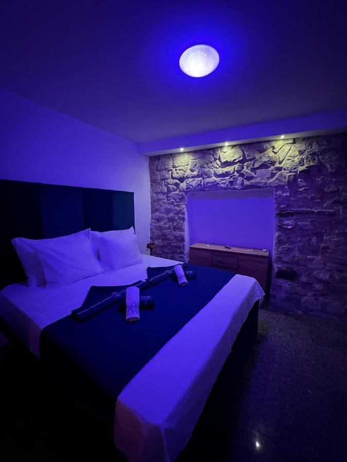 Imi Apartment Split
