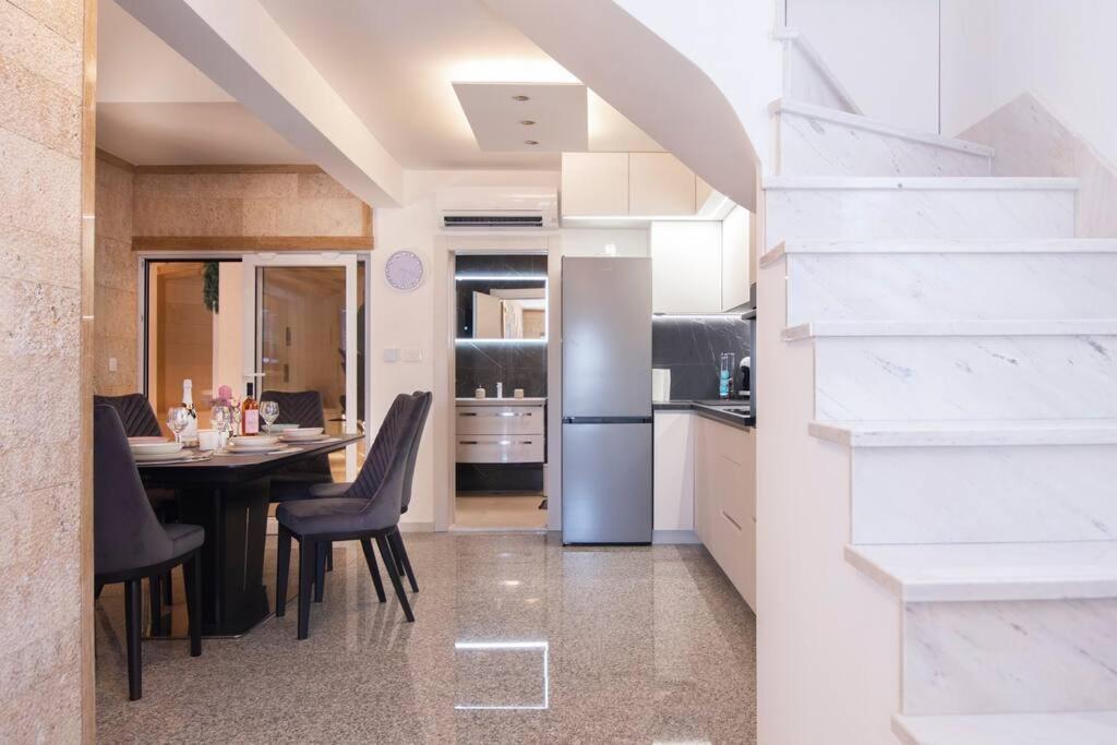 Paradise House Apartment *