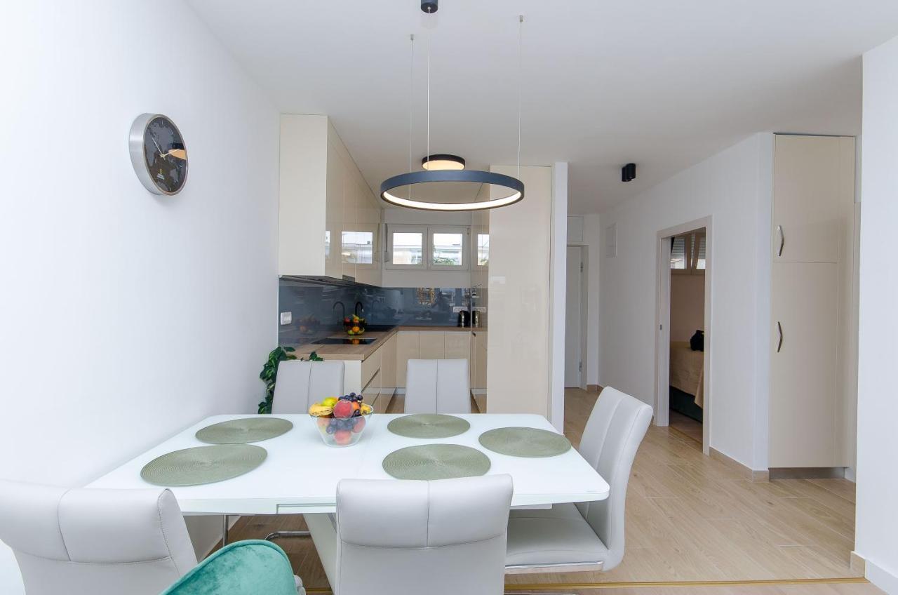 Modern Living Airy Apartamento Split