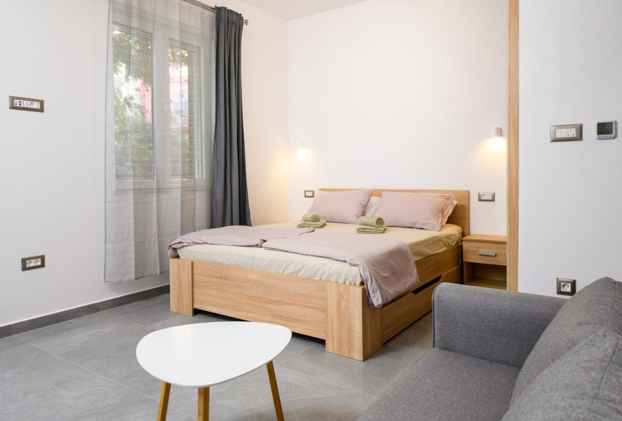 Delalle Apartment Split