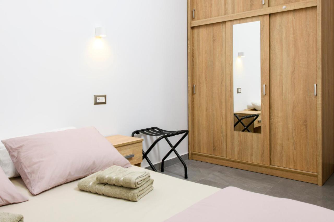 Delalle Apartment *