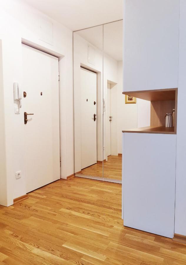 White 5 Apartment Split