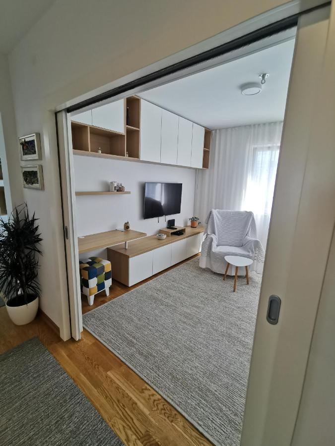 White 5 *