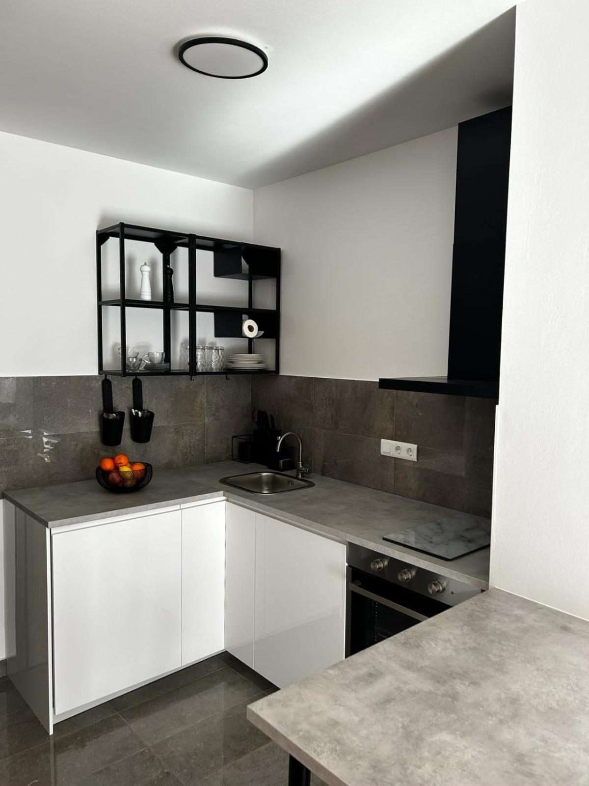 Veluni - - Free Parking Apartment *