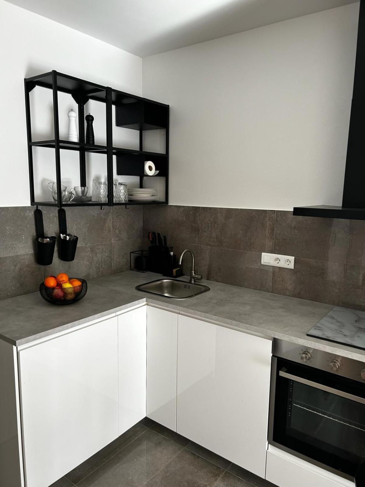 Veluni - - Free Parking Apartment *