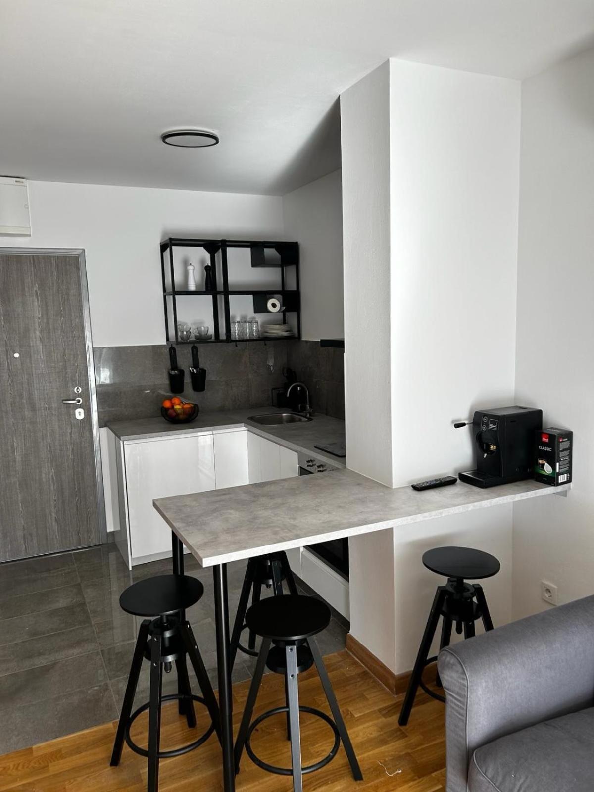 Apartment Veluni - - Free Parking *