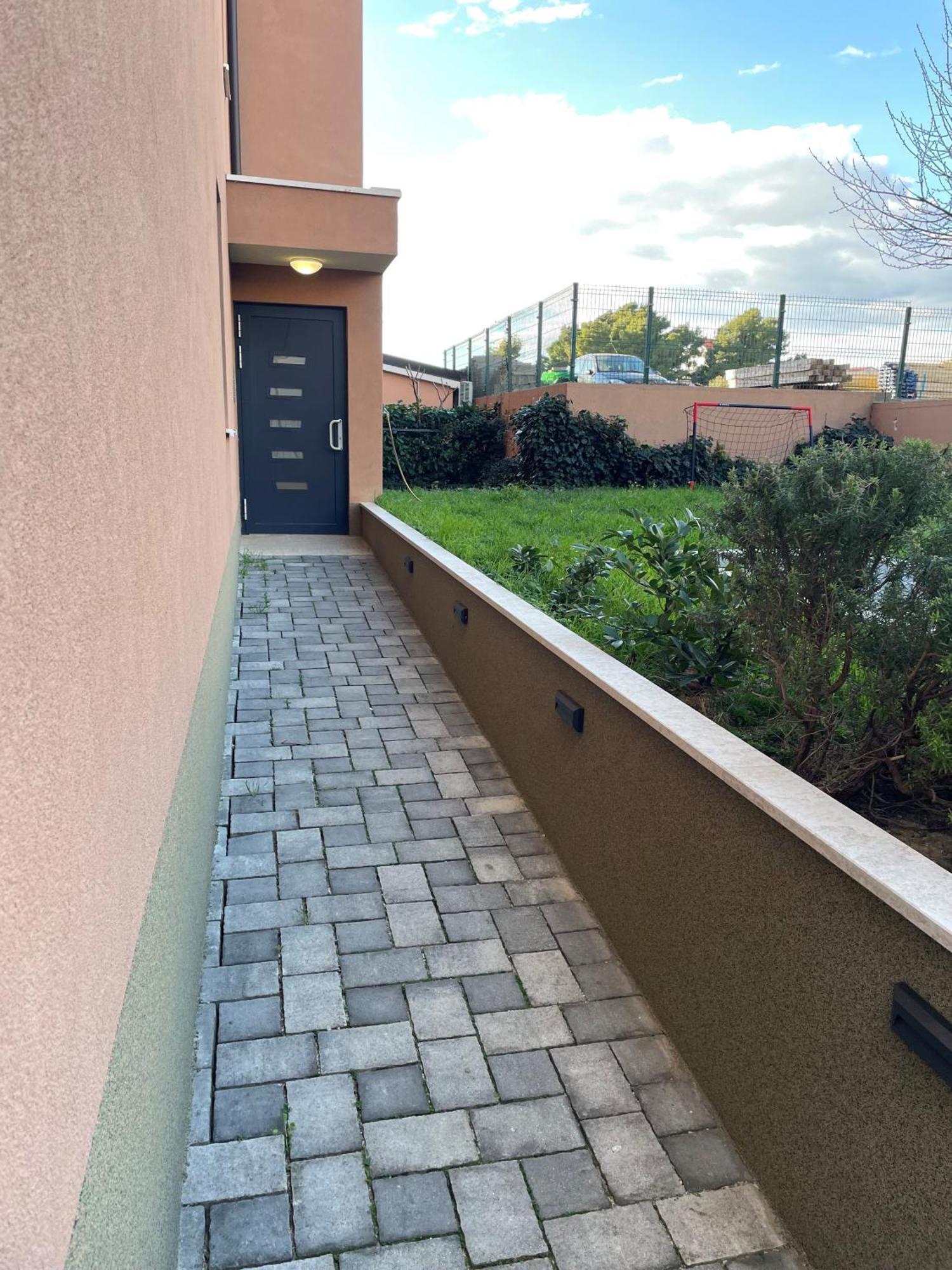 Veluni - - Free Parking Apartment