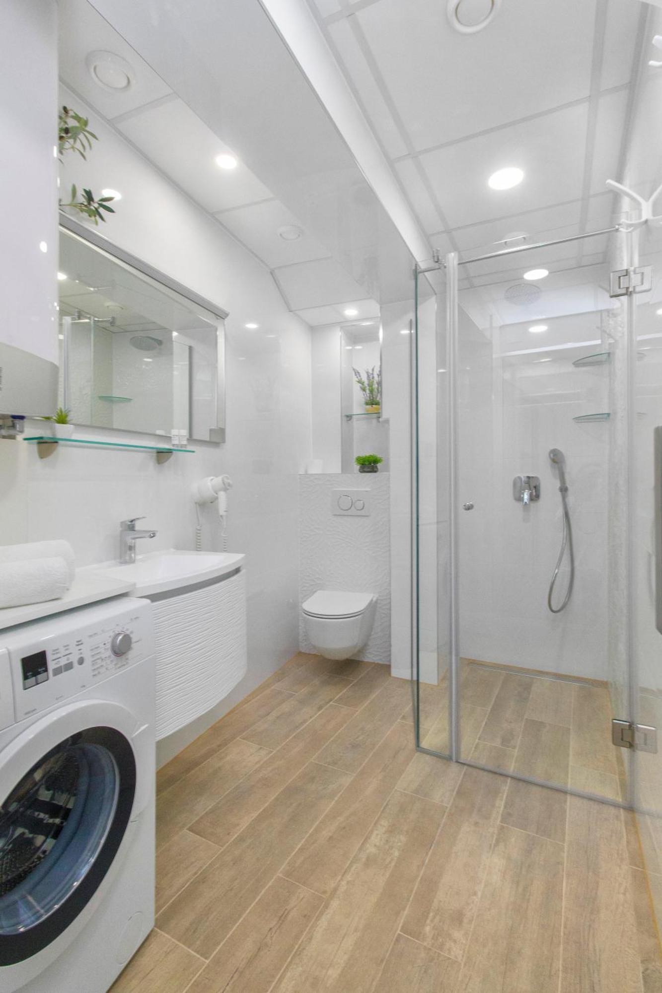 Cherry - Old Town Apartment Split
