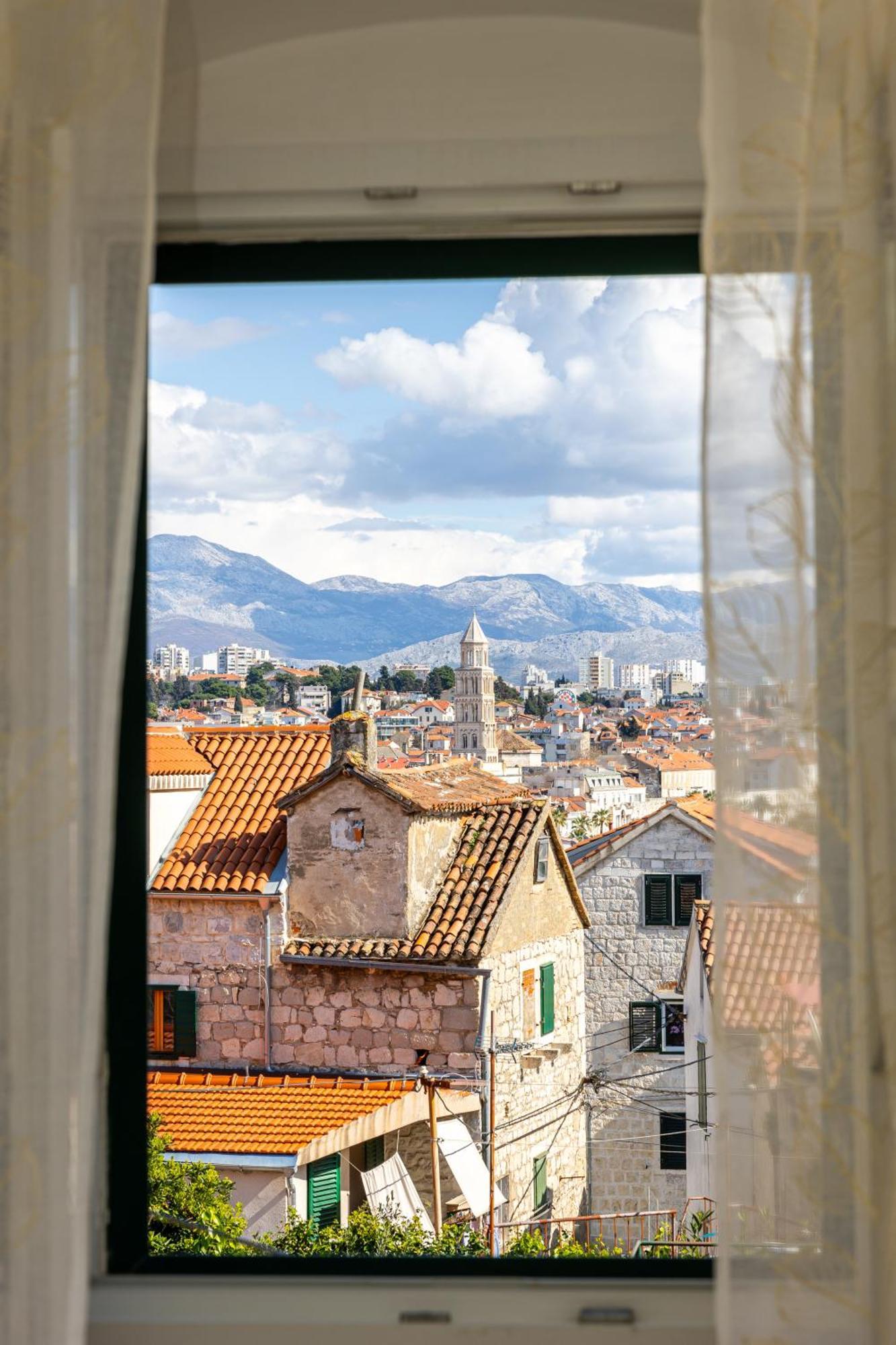 Romantic View Split