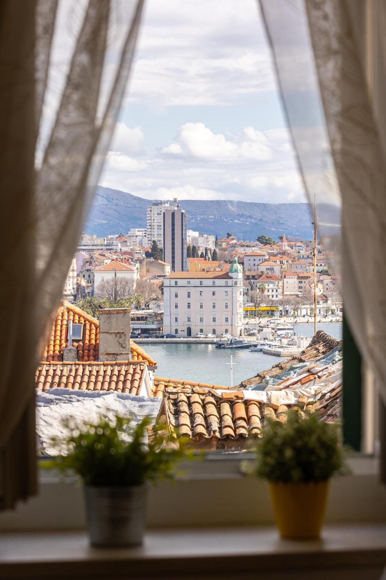 Romantic View Apartman *