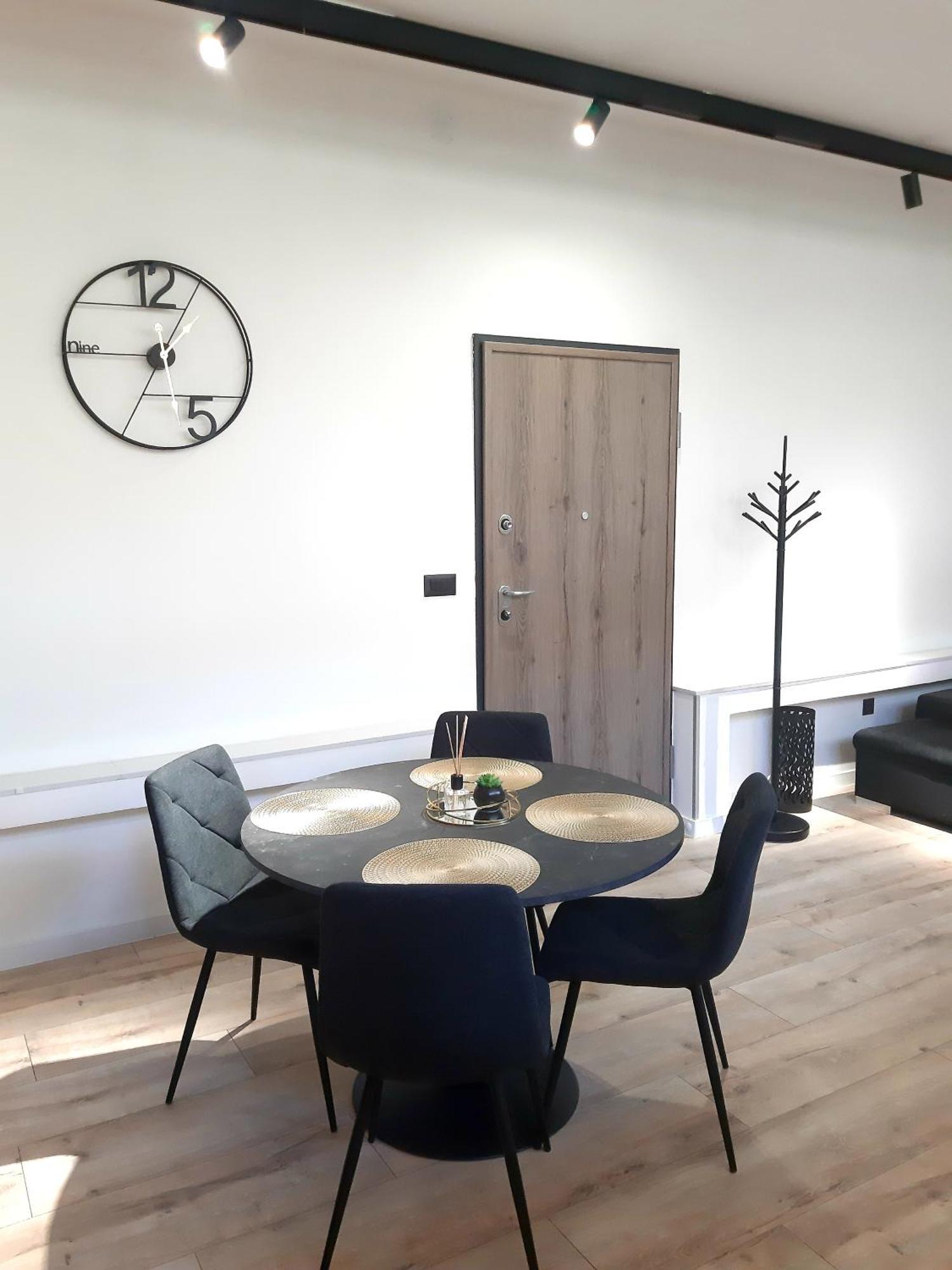 Via Apartment Split