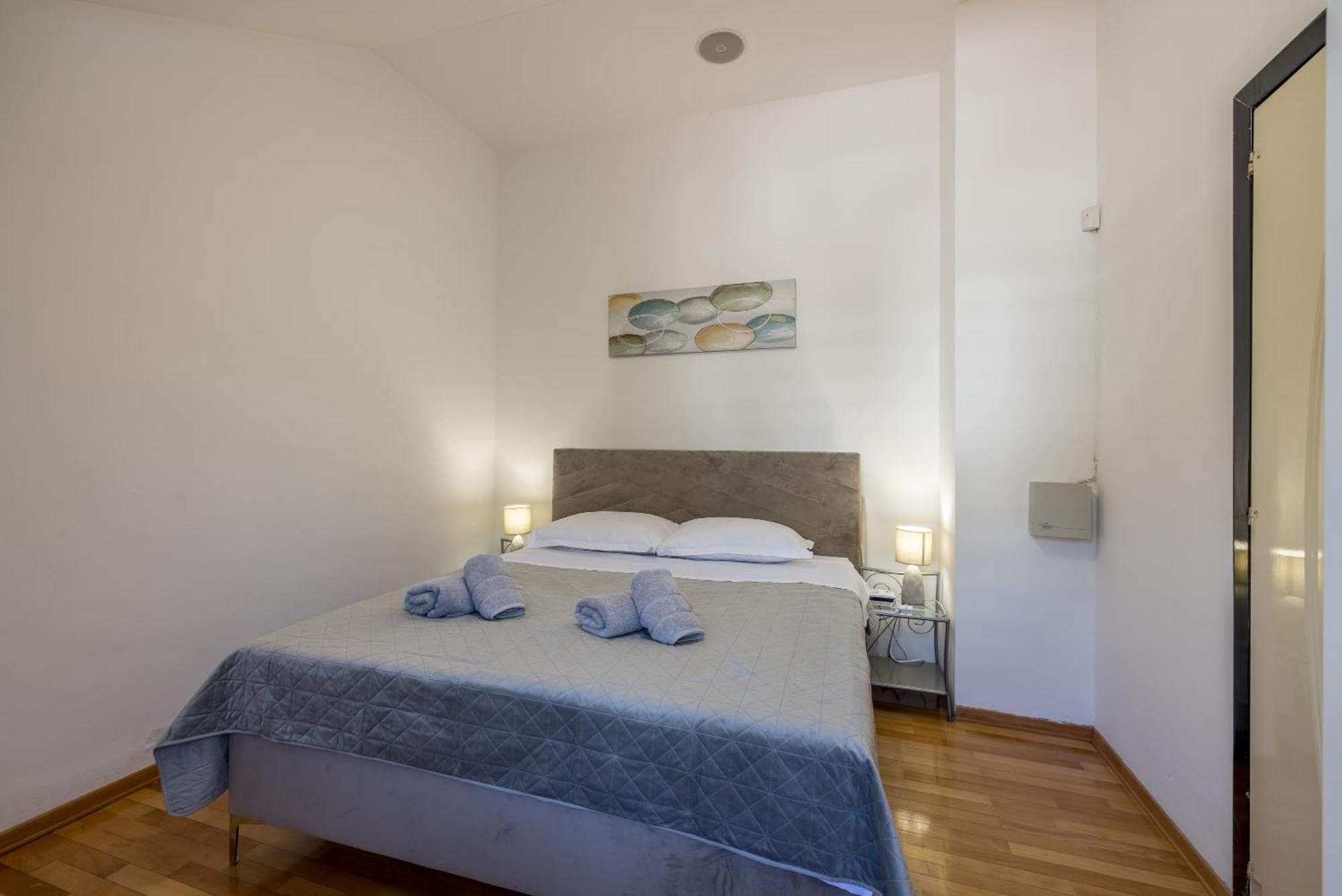 Apartment Urban Utopia Penthouse With Private Parking *