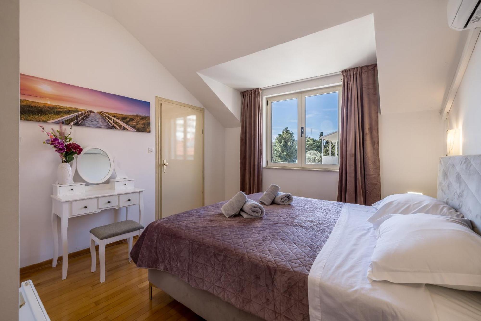 Urban Utopia Penthouse With Private Parking Split