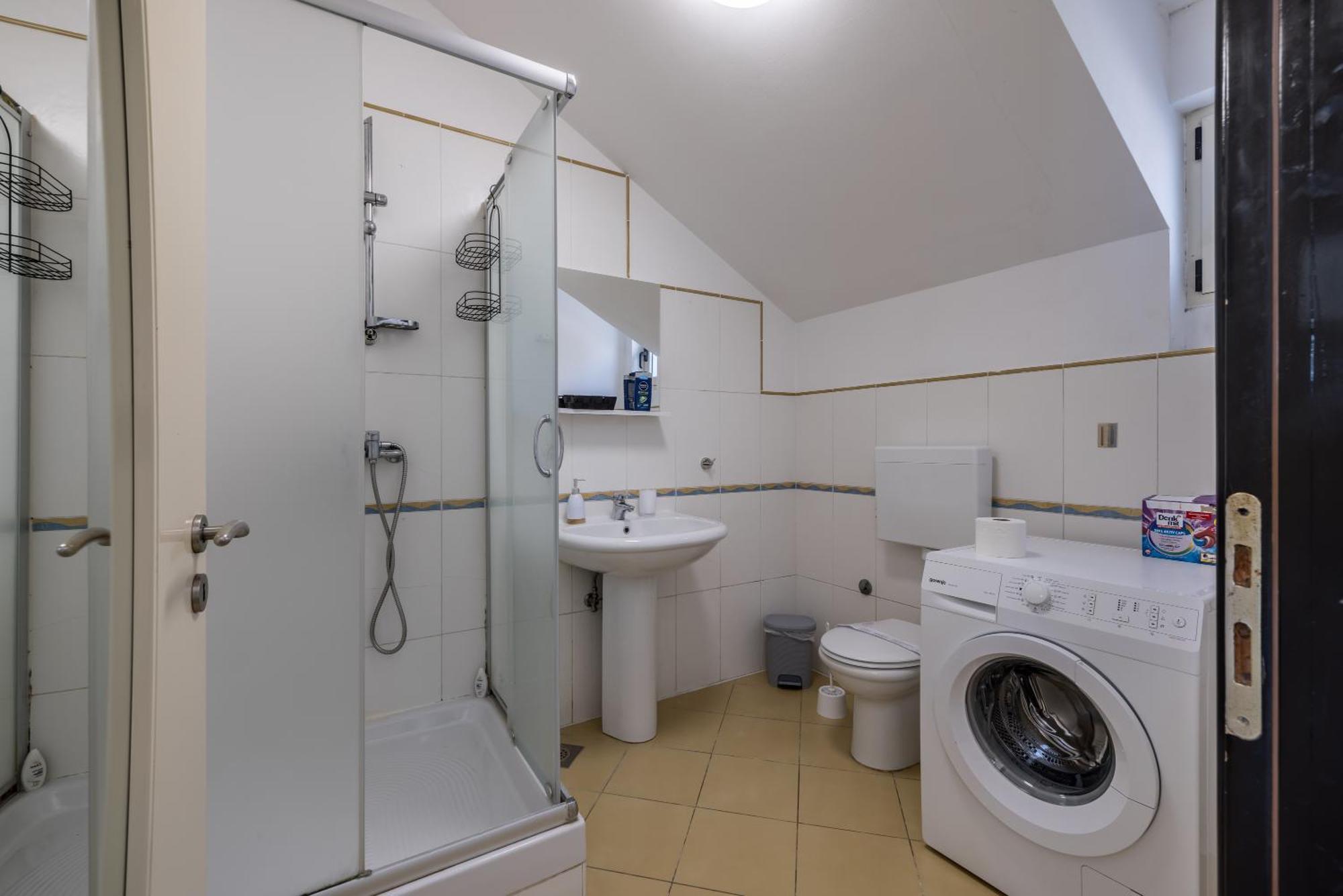 Urban Utopia Penthouse With Private Parking *