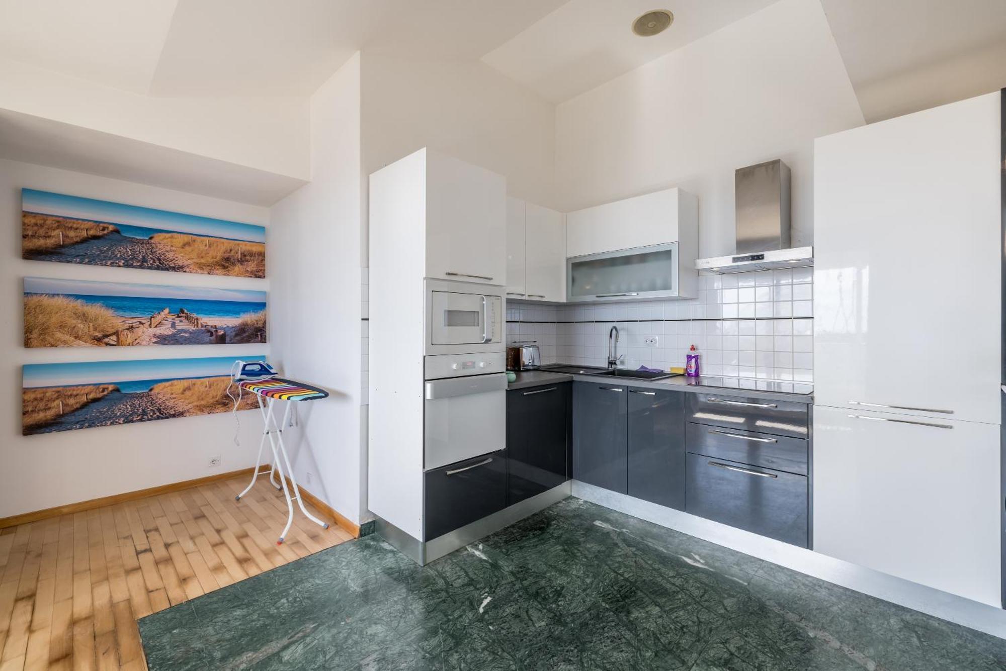 Urban Utopia Penthouse With Private Parking Apartment *