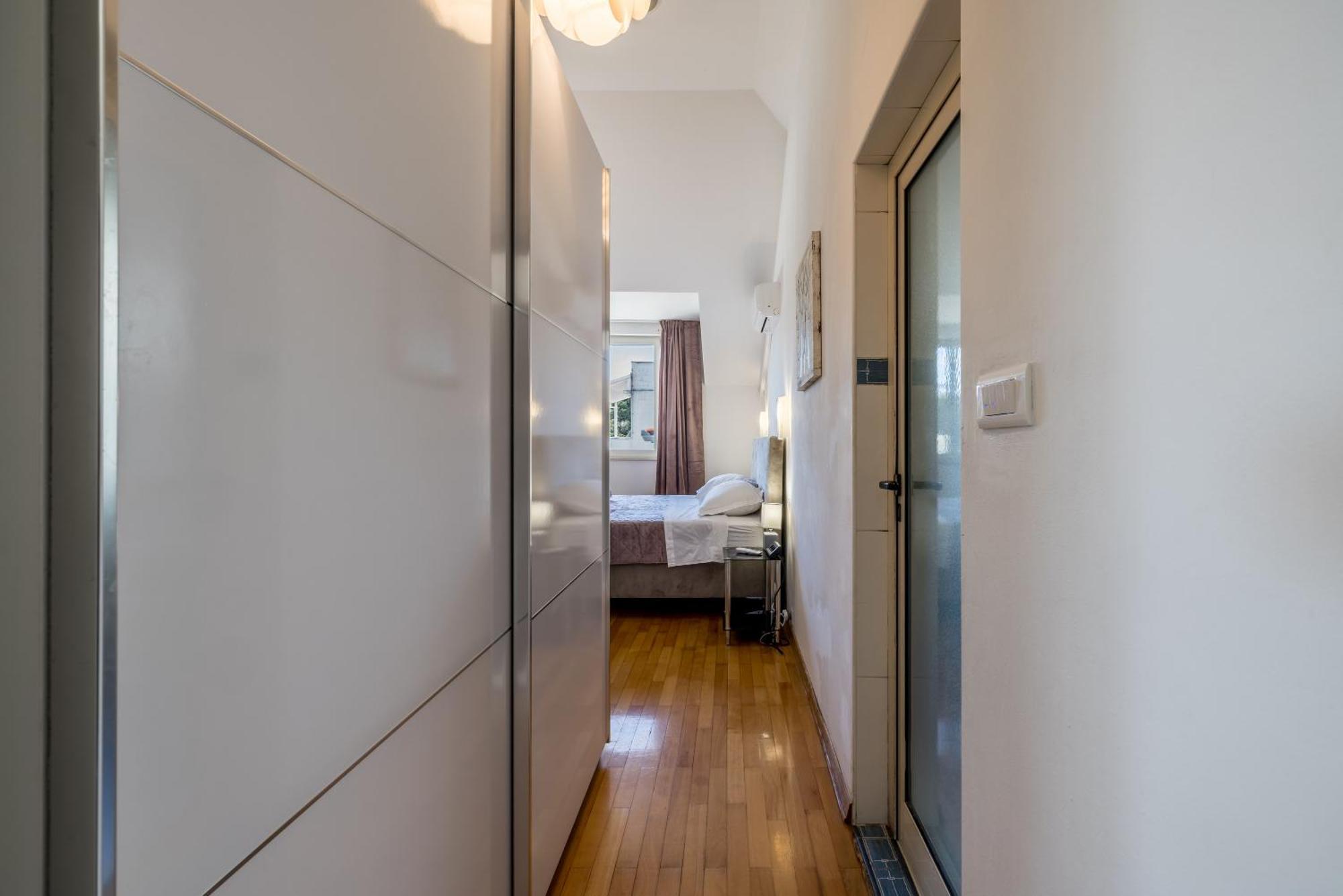 Apartment Urban Utopia Penthouse With Private Parking *