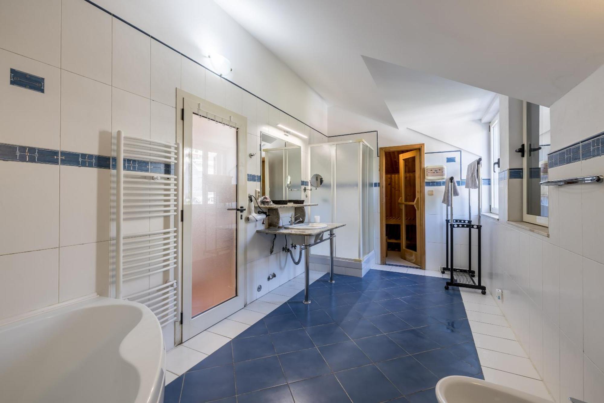 Urban Utopia Penthouse With Private Parking Apartment