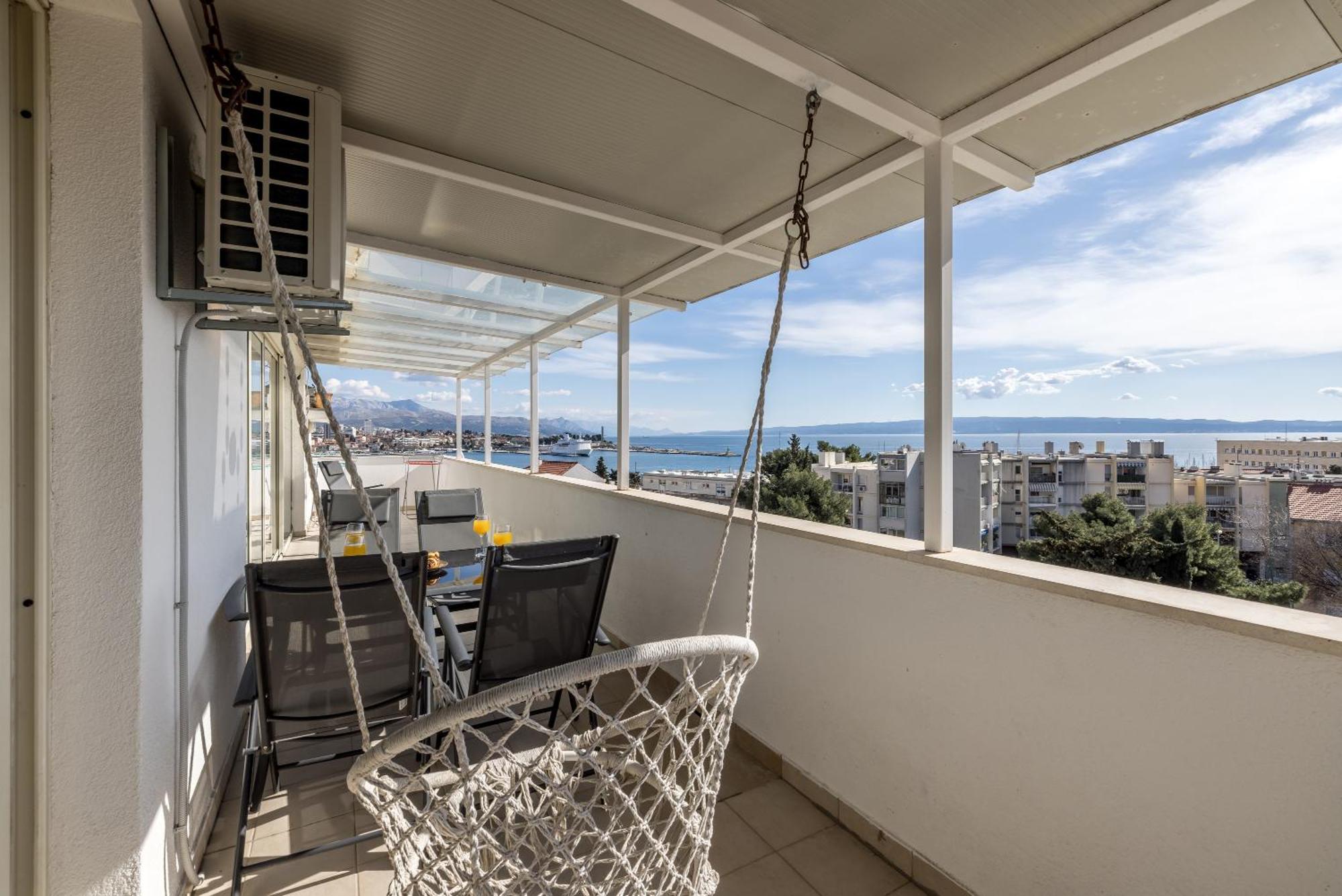 Urban Utopia Penthouse With Private Parking