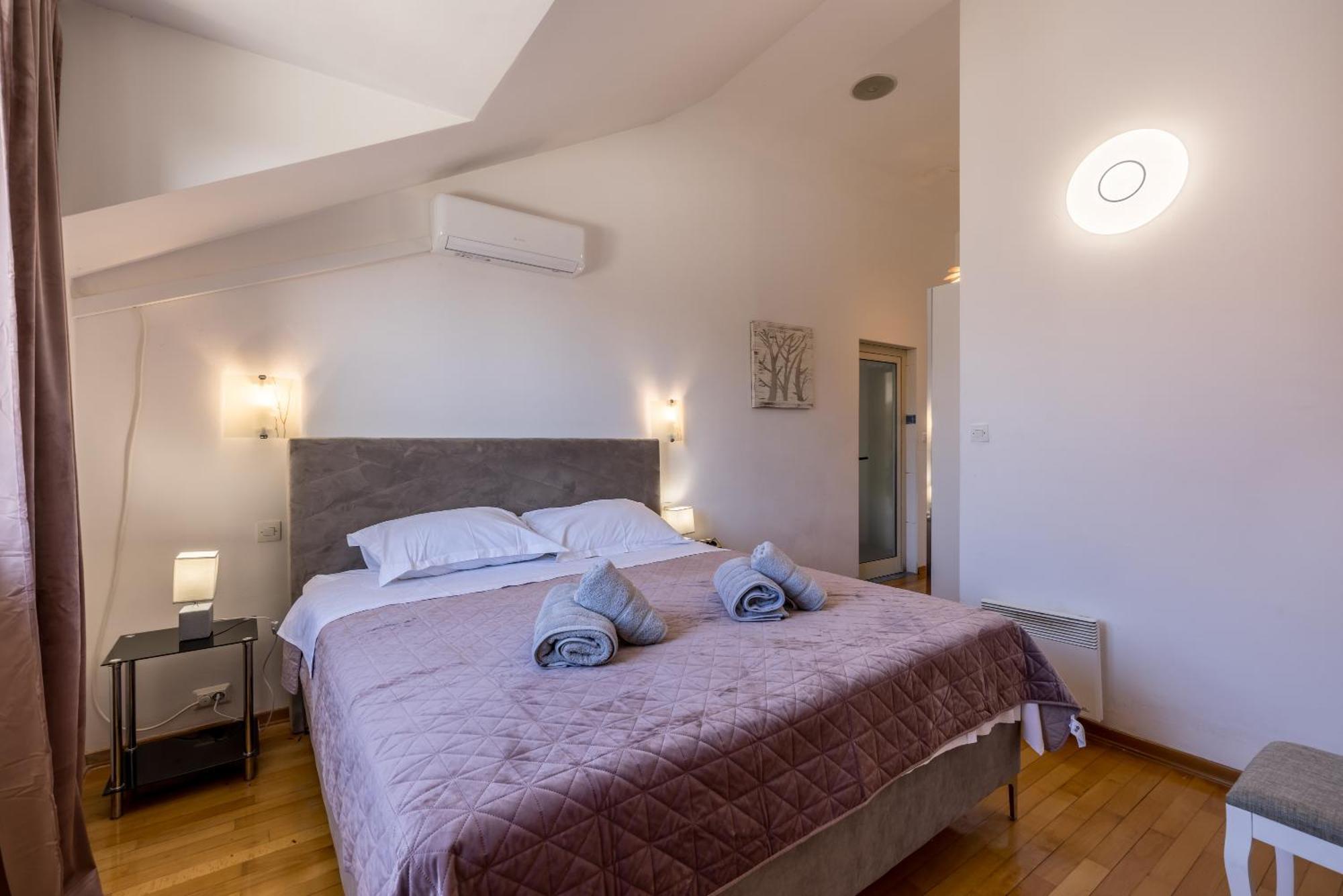Urban Utopia Penthouse With Private Parking *