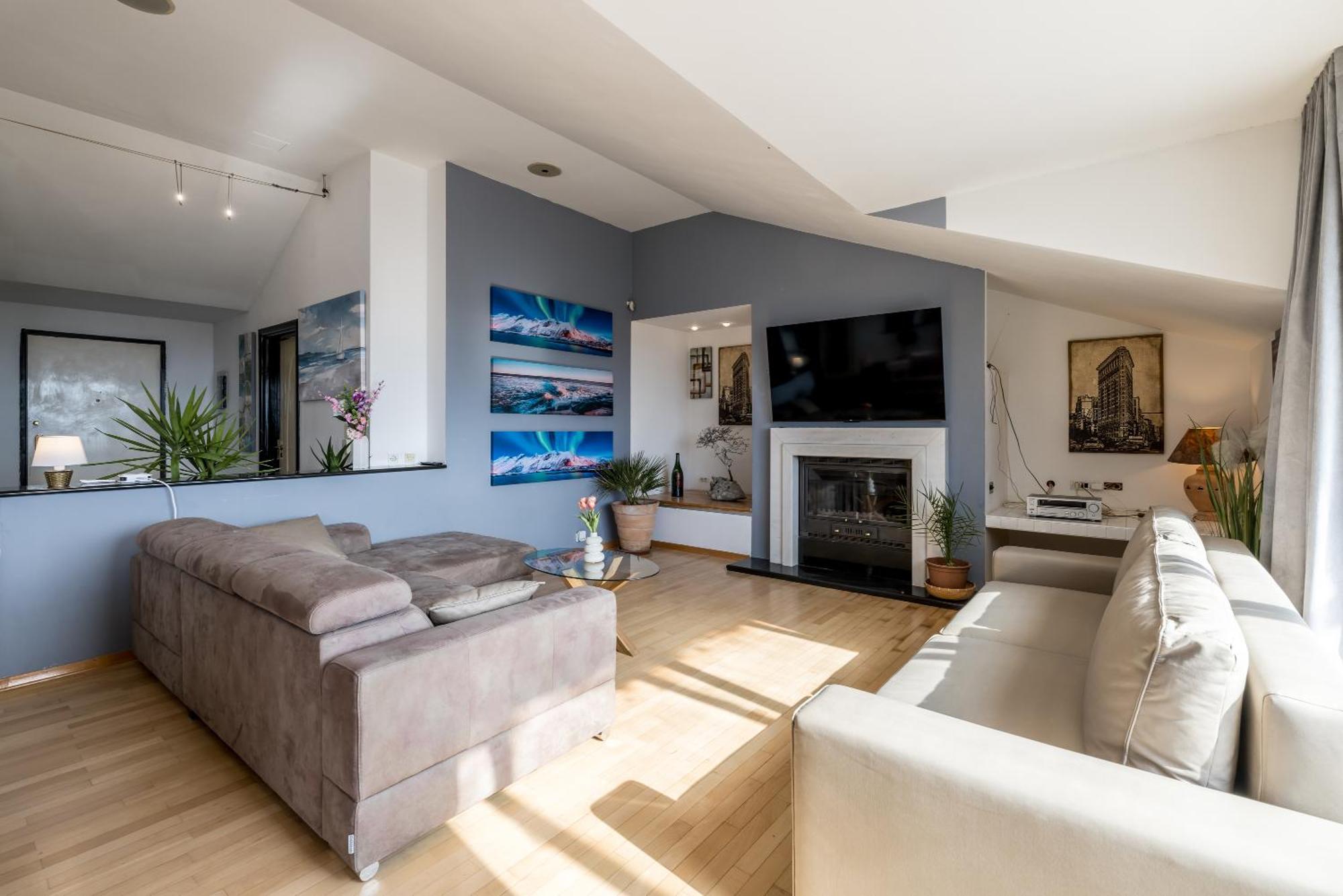 Urban Utopia Penthouse With Private Parking Apartment