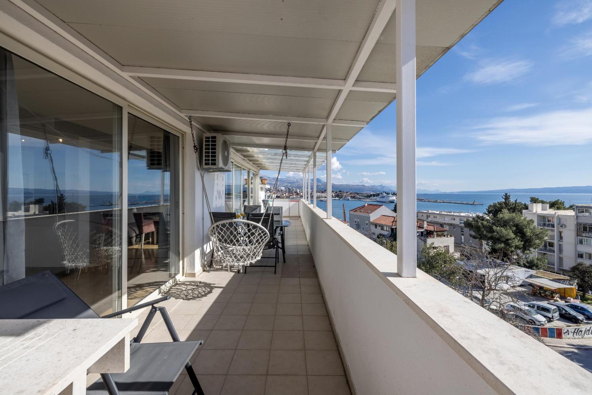 Urban Utopia Penthouse With Private Parking