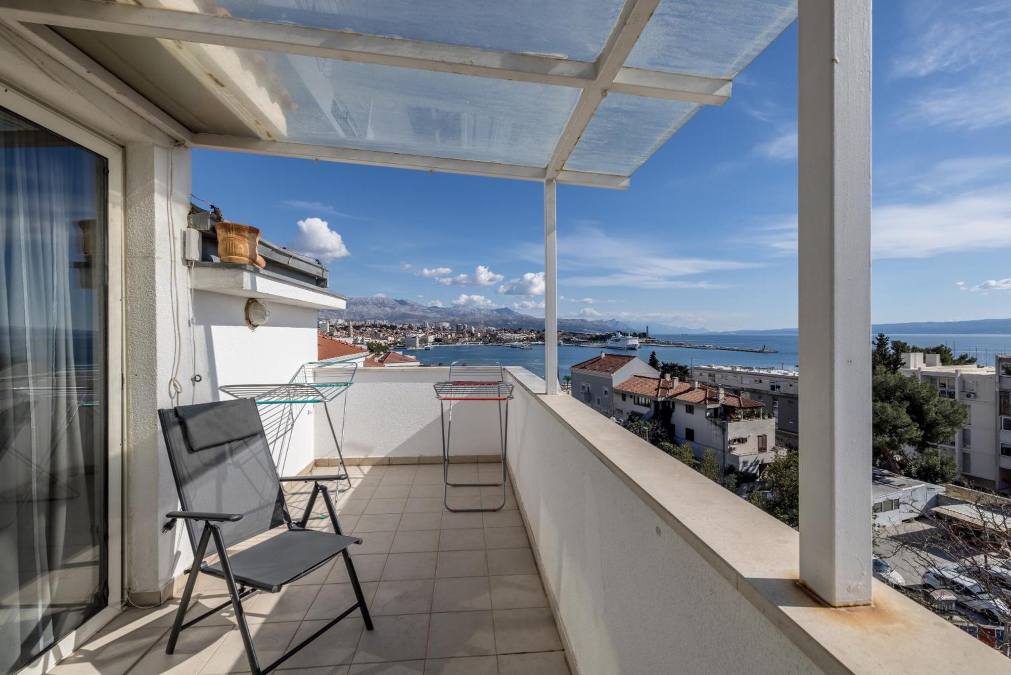 Apartment Urban Utopia Penthouse With Private Parking *