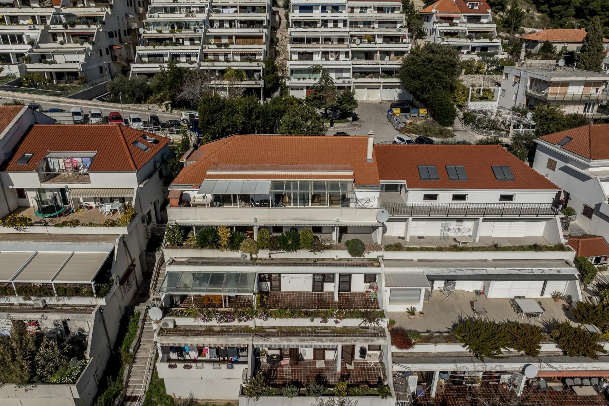 Urban Utopia Penthouse With Private Parking
