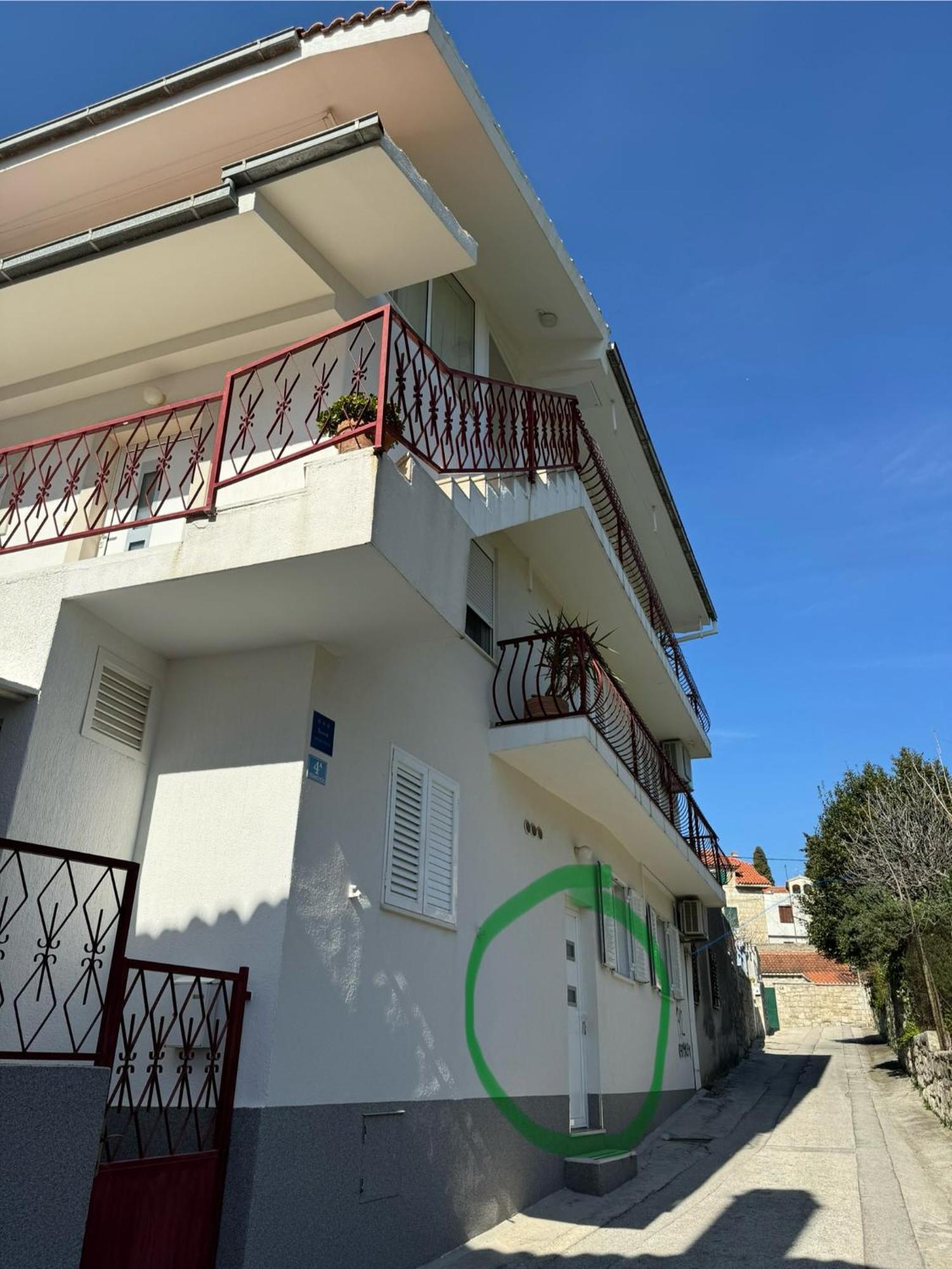 Cherry - Old Town Apartment Split