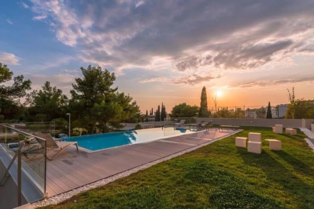 Gray Pearl - Luxury With Pool Split