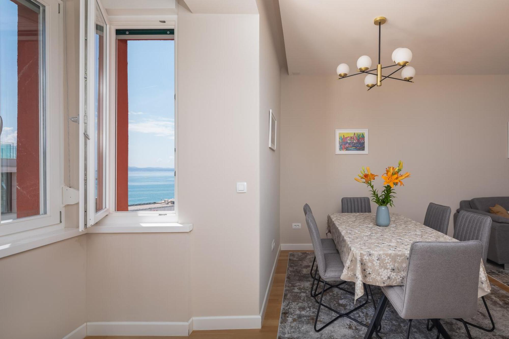 Apartment Deluxe *