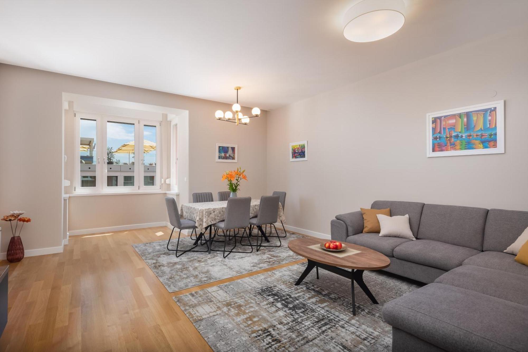 Apartment Deluxe *