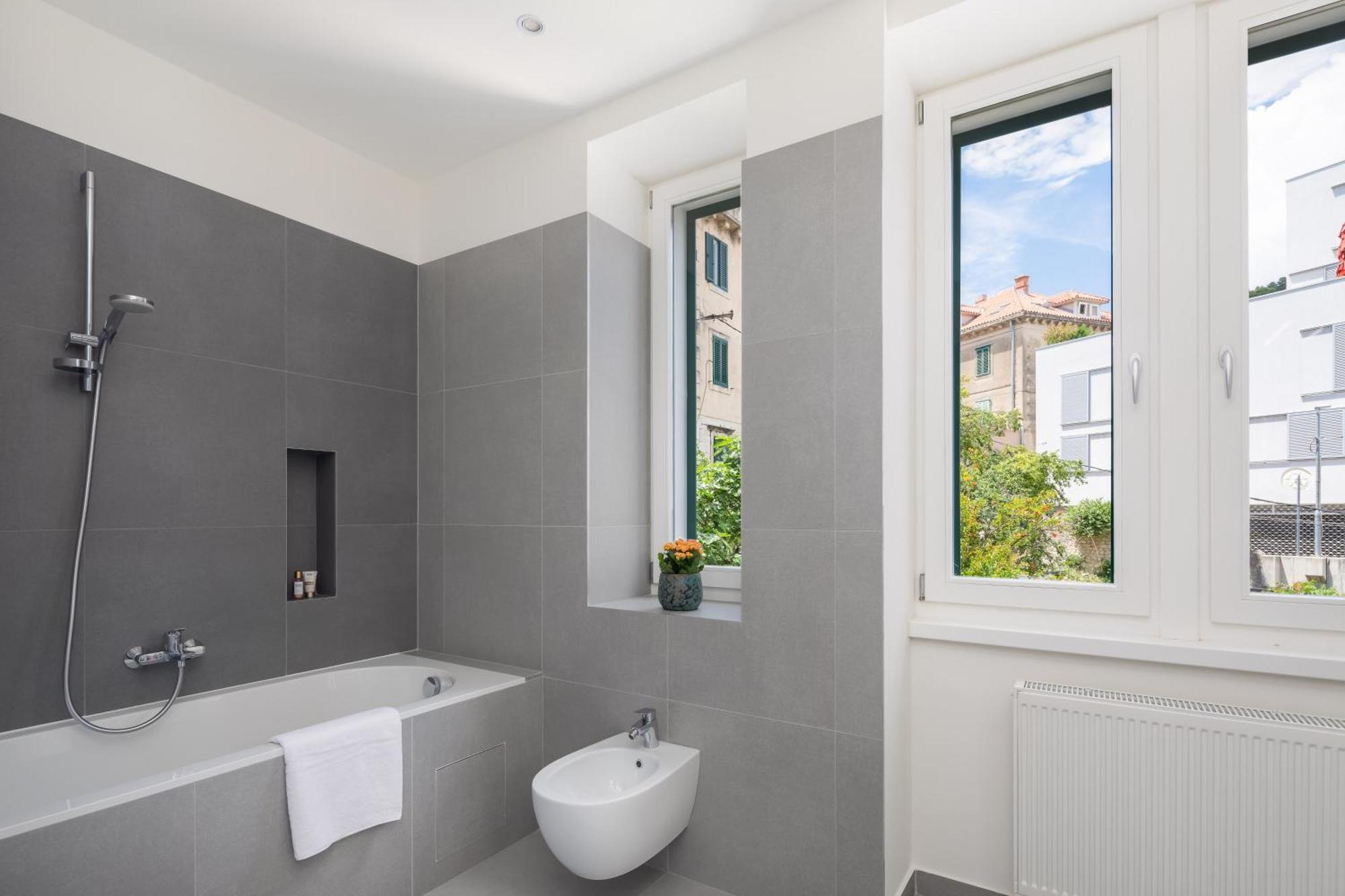 Deluxe Apartment Split