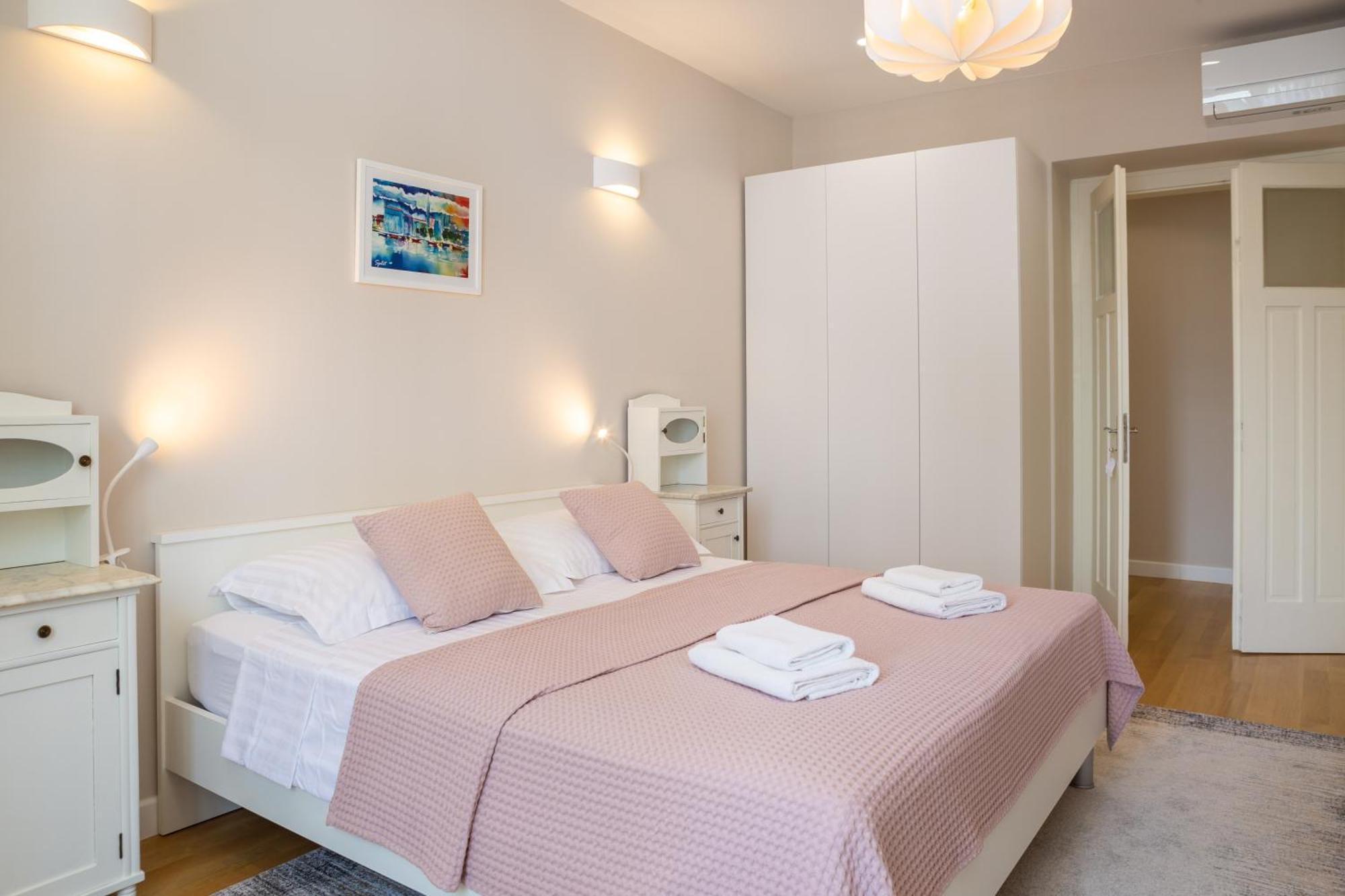 Deluxe Apartment *