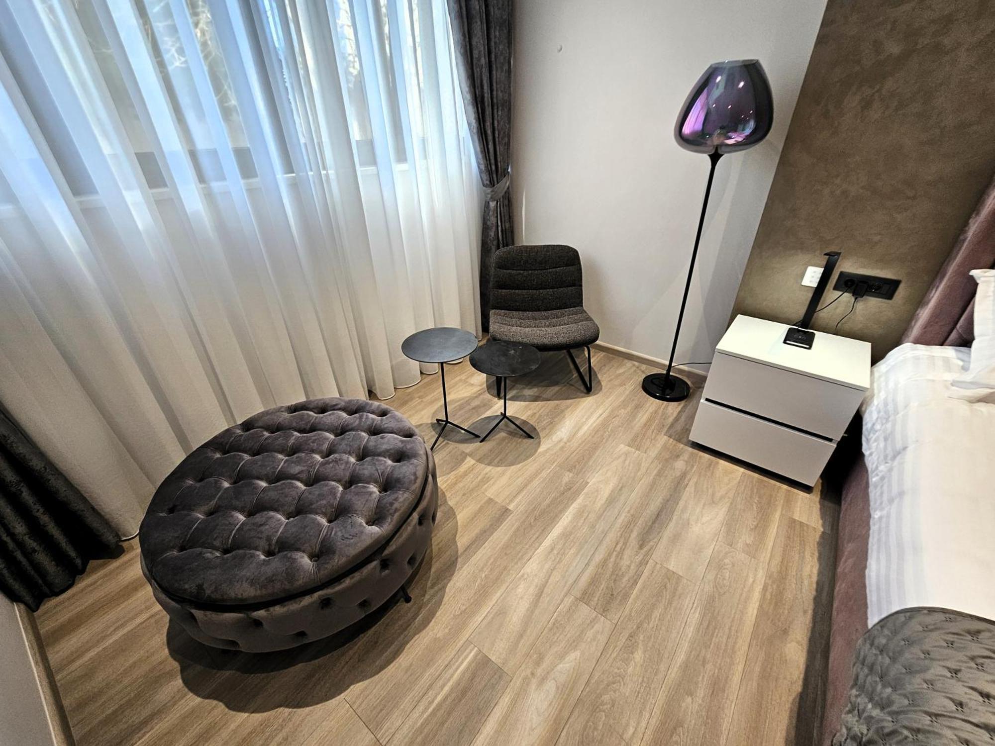 Apartman At 8 *
