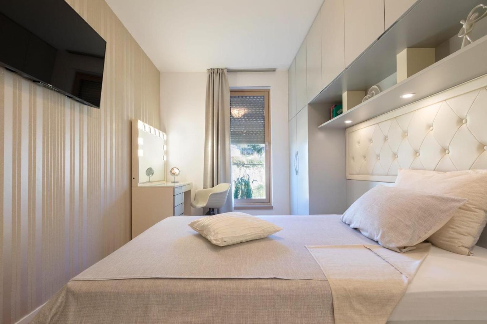 Gray Pearl - Luxury With Pool Split