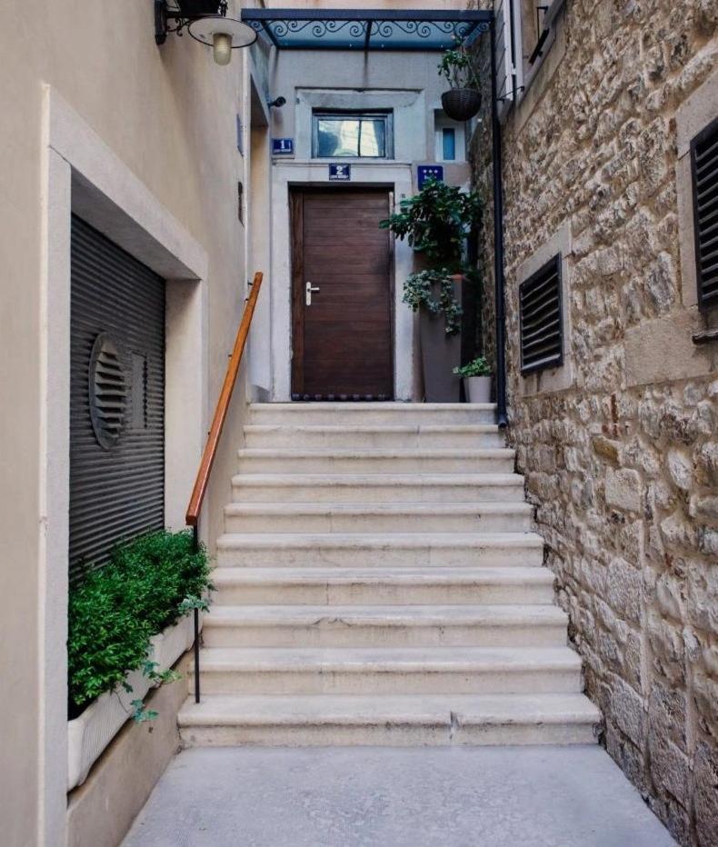 Grand Bedroom Aptm Palace Location * Split
