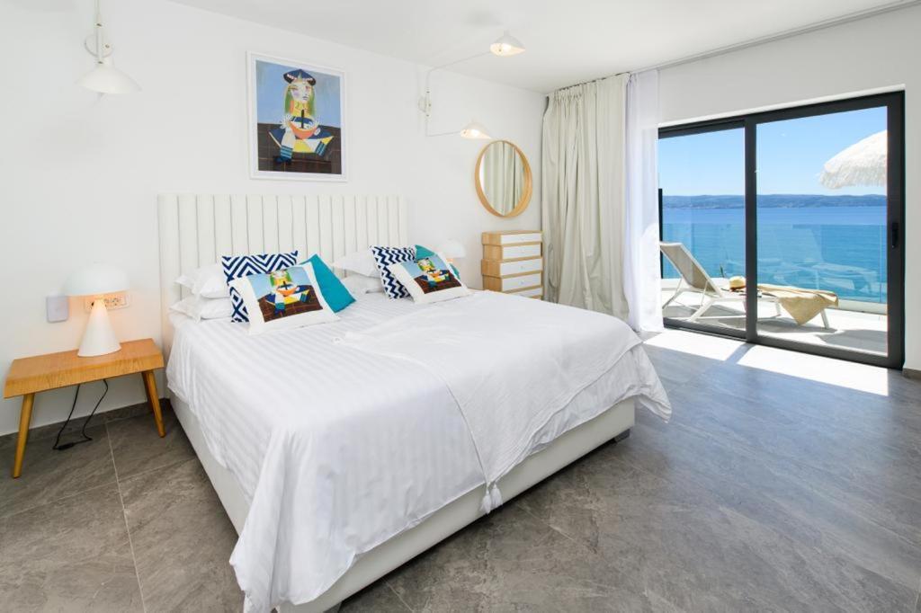 Gallery Luxury Suites & Rooms-Only Adults *