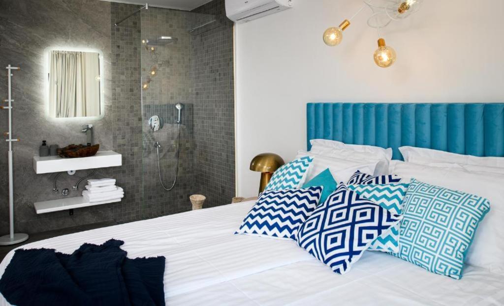 Gallery Luxury Suites & Rooms-Only Adults *