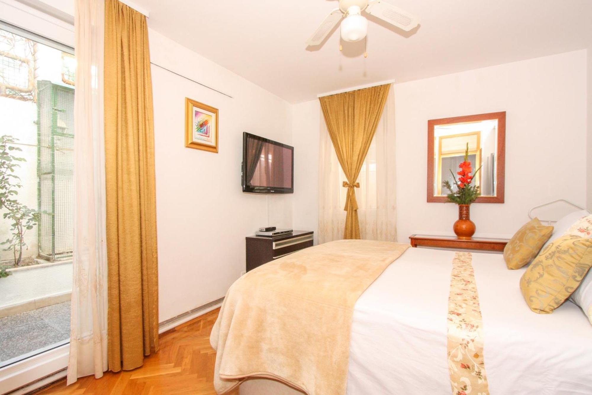 Zenta Apartment *