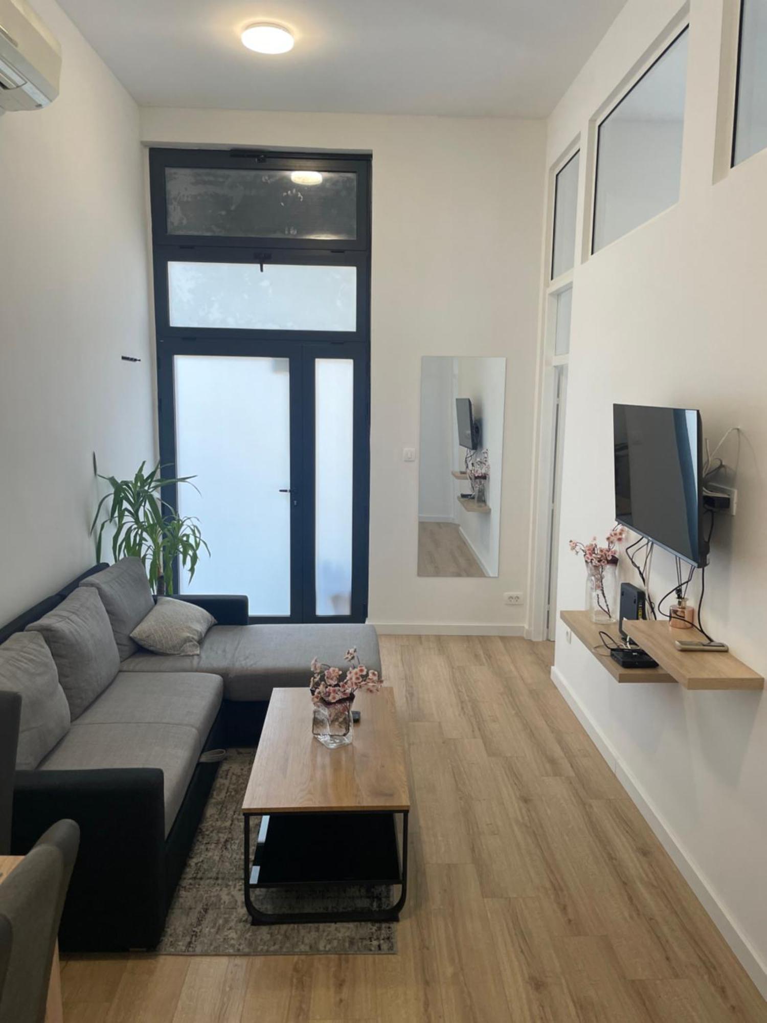 Two Bedroom N * Split