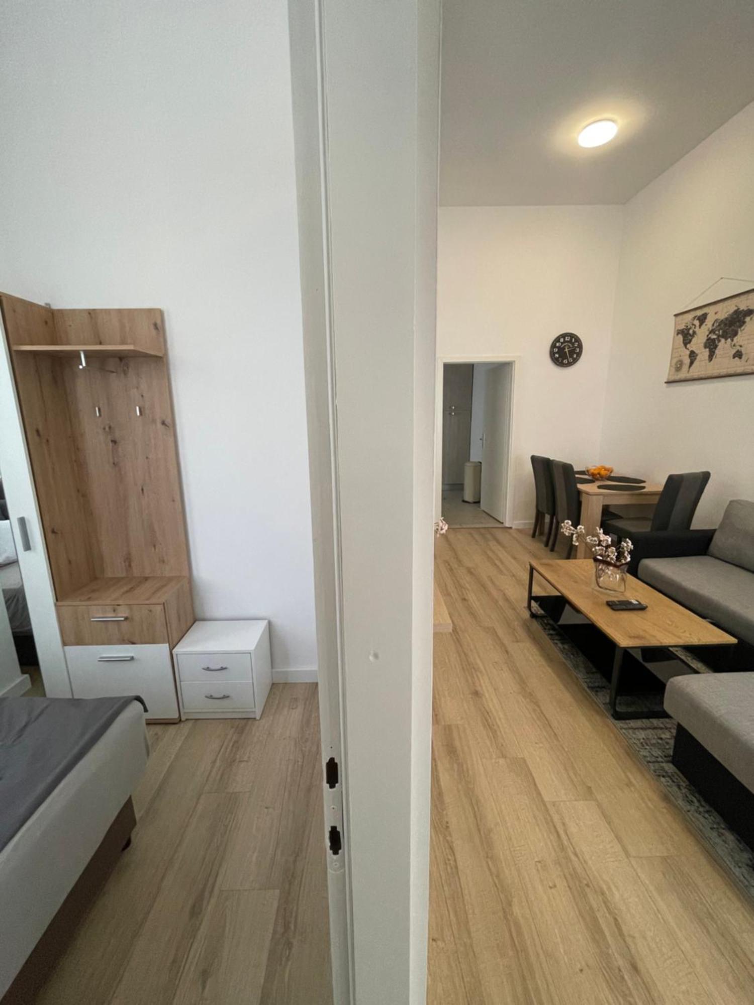 Two Bedroom N * Split