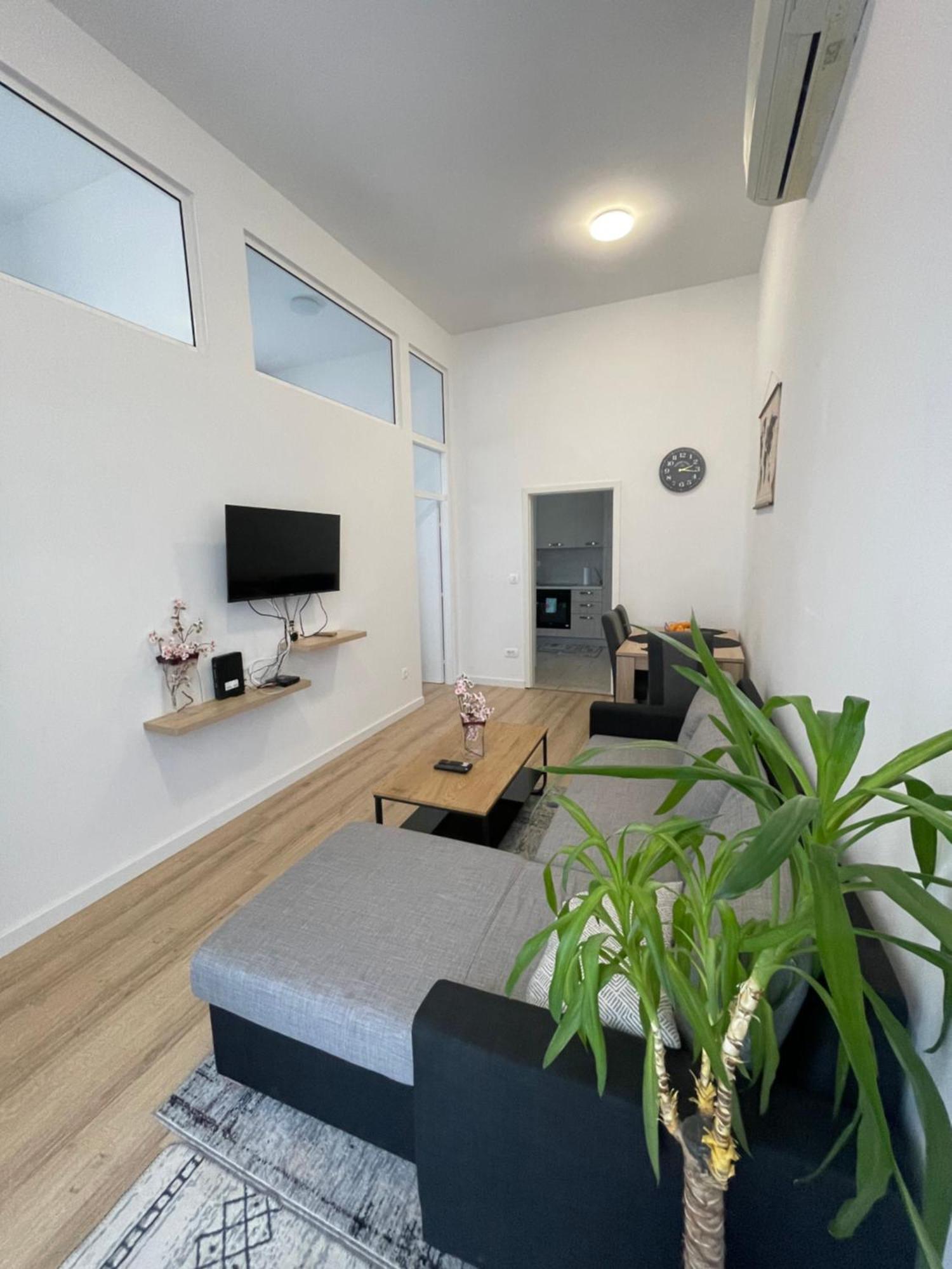 Two Bedroom N Split
