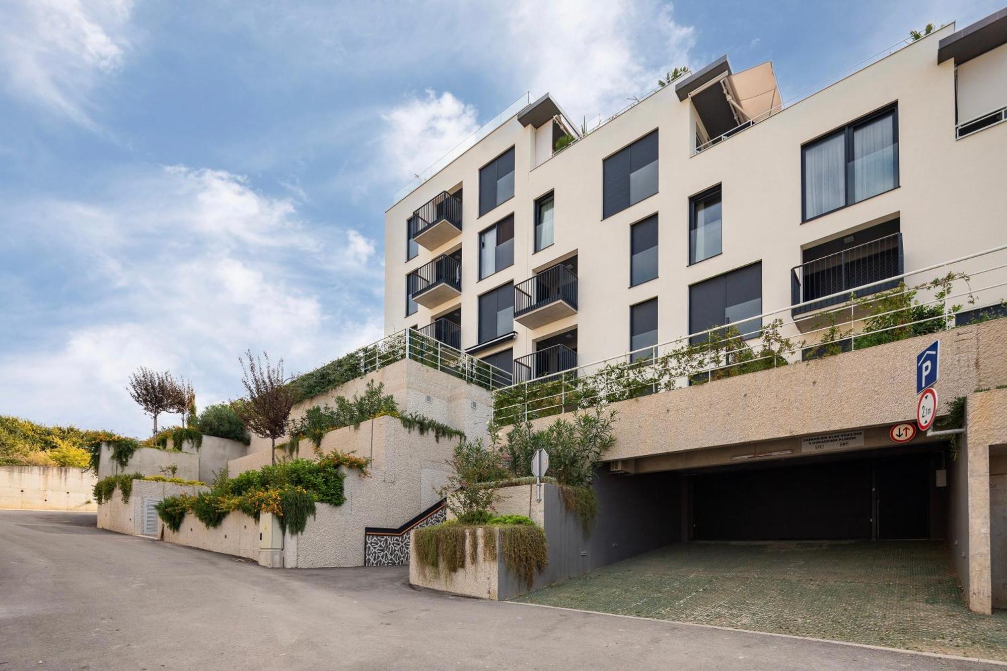Apartment New Luxury With Private Heated Pool And Amazing Garden With Seaview Split