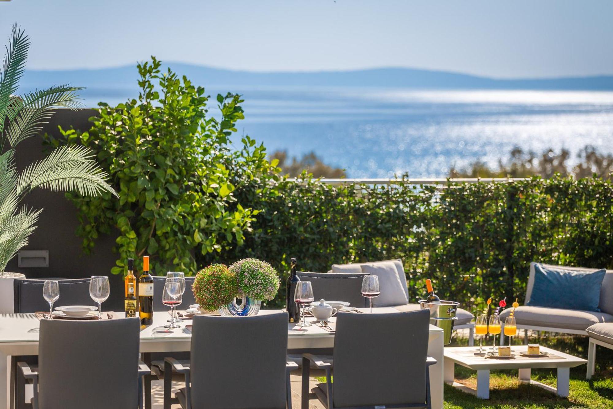 New Luxury With Private Heated Pool And Amazing Garden With Seaview Split