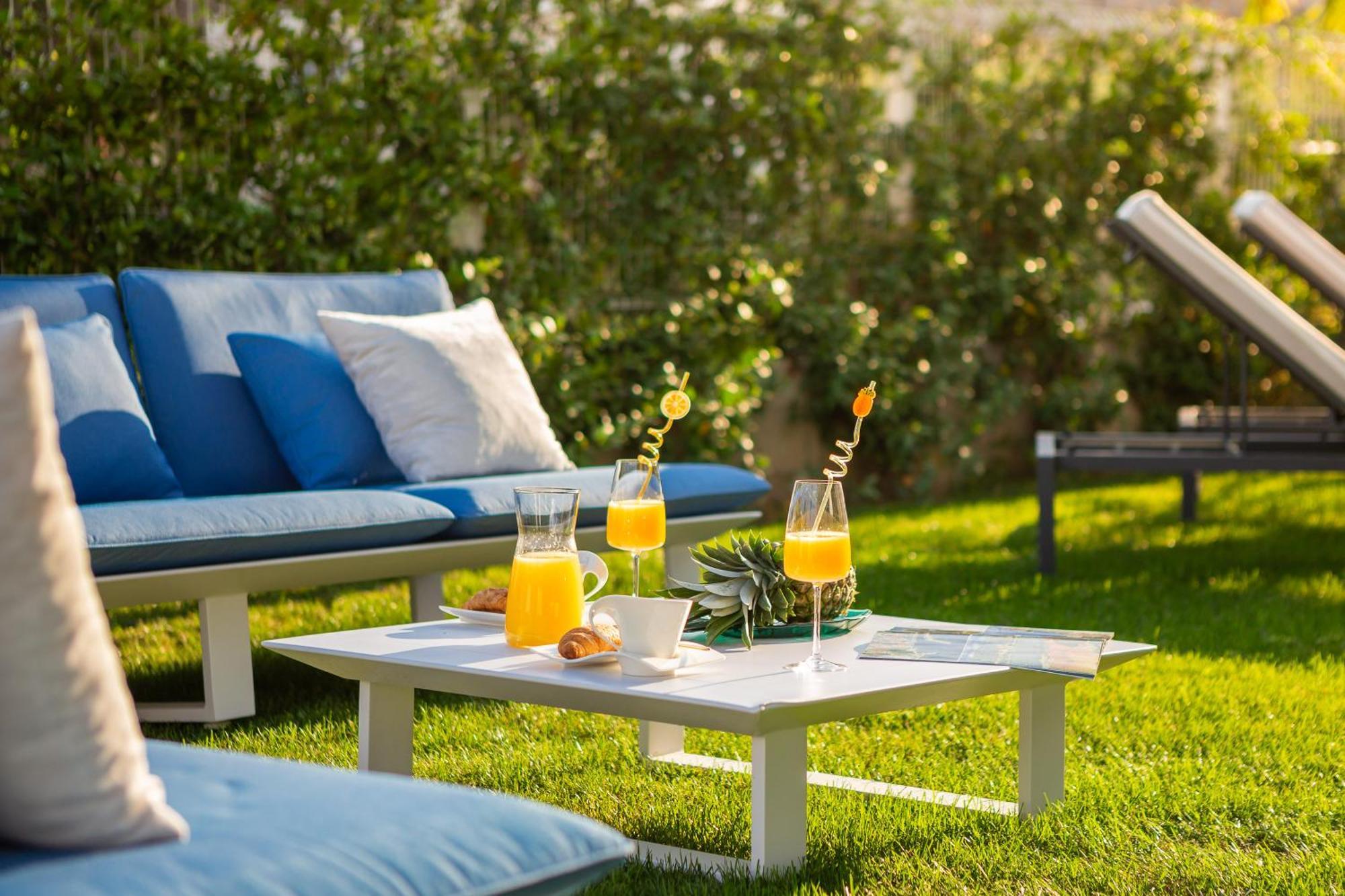 Apartment New Luxury With Private Heated Pool And Amazing Garden With Seaview