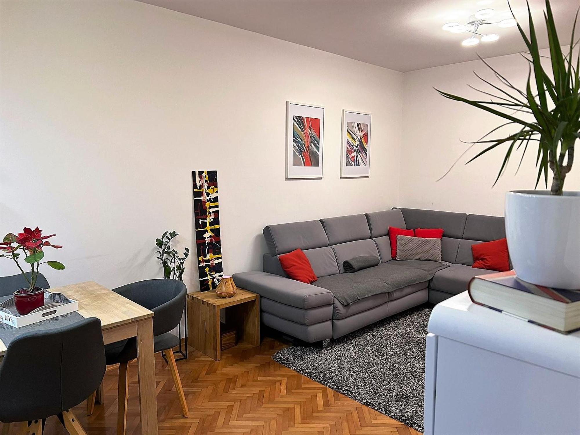 Mm - 5 Min By Car To The & Center - Free Public Parking Apartment