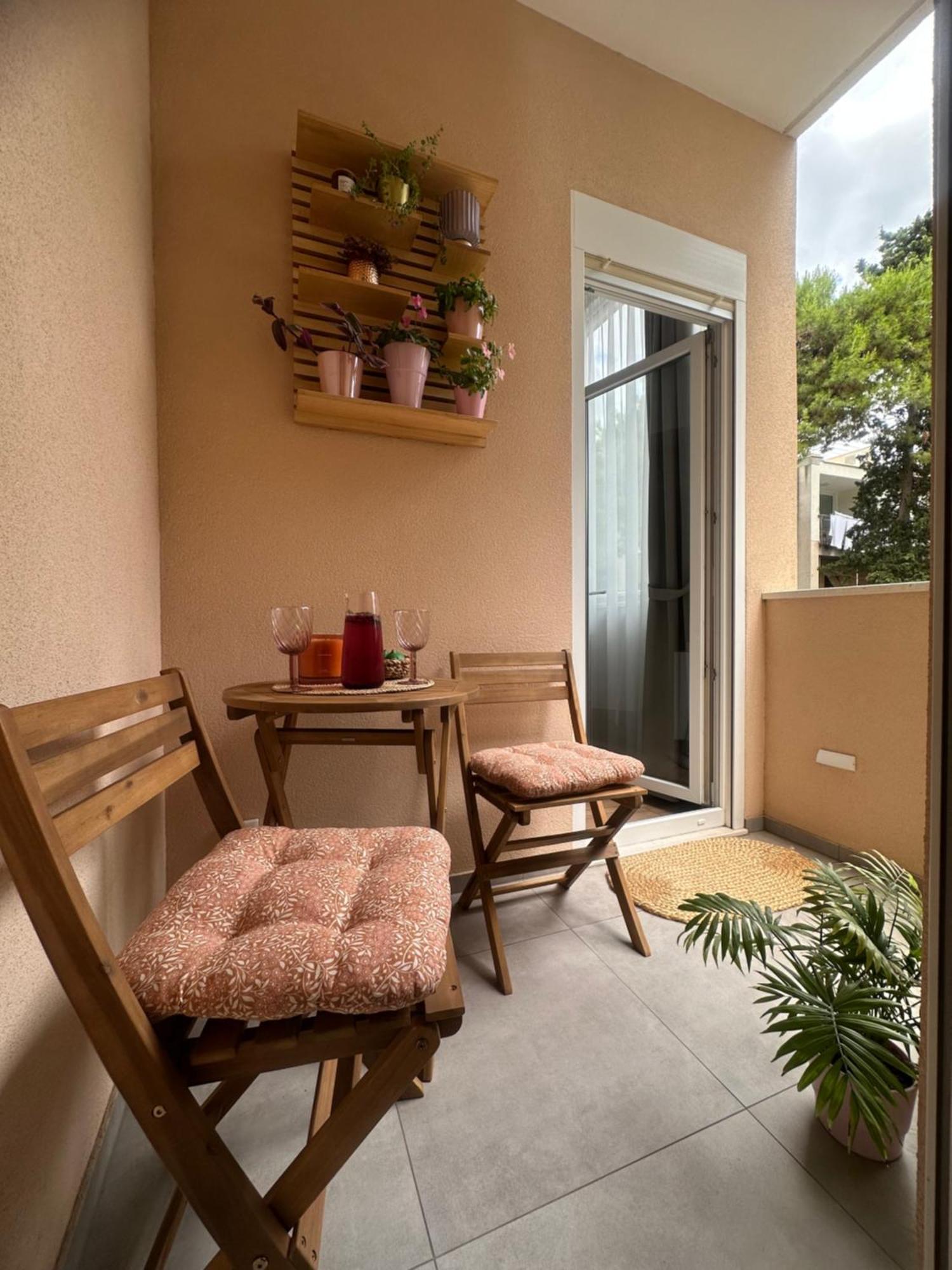 Izzy Apartment