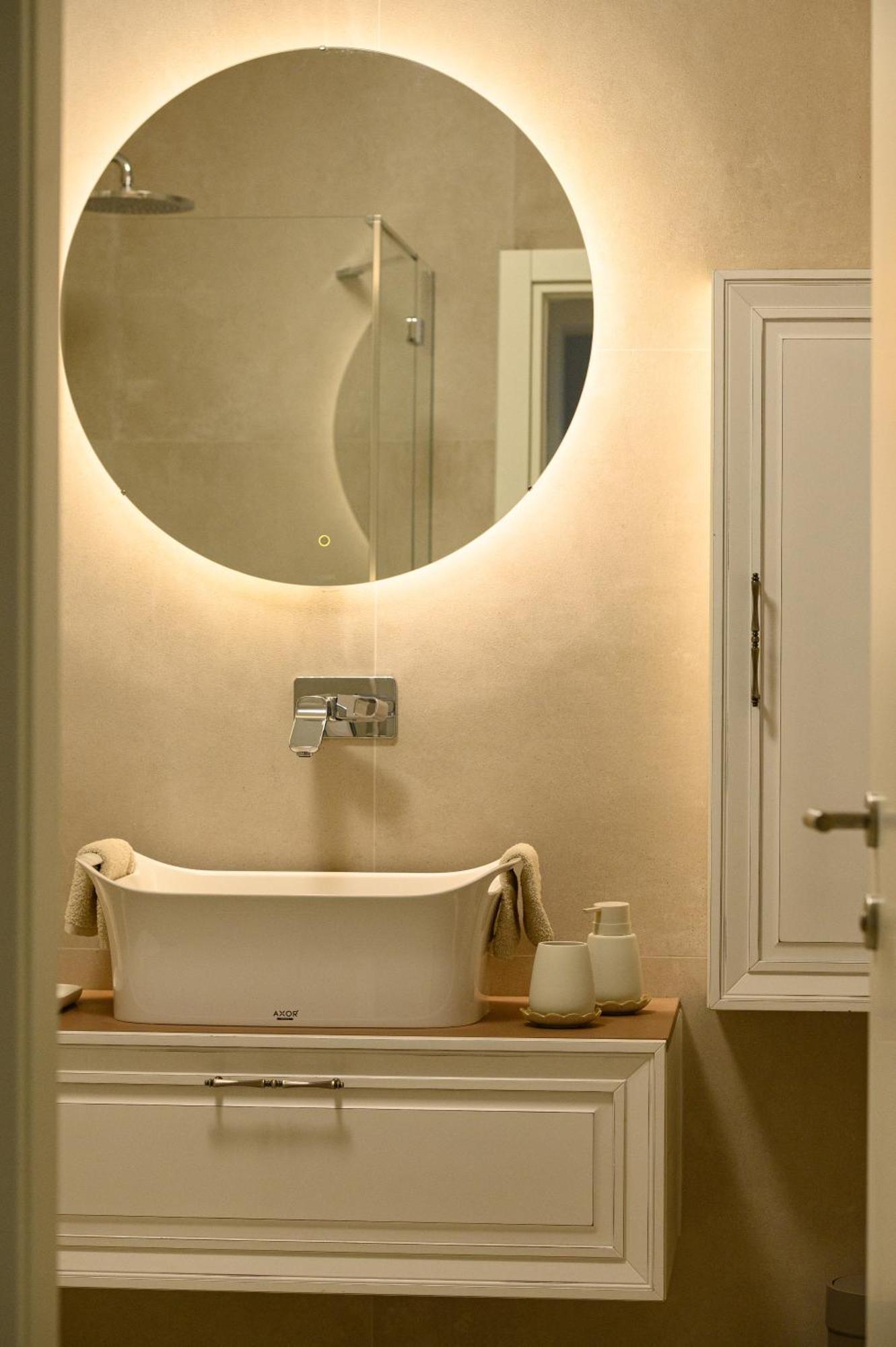 Luxury A'more